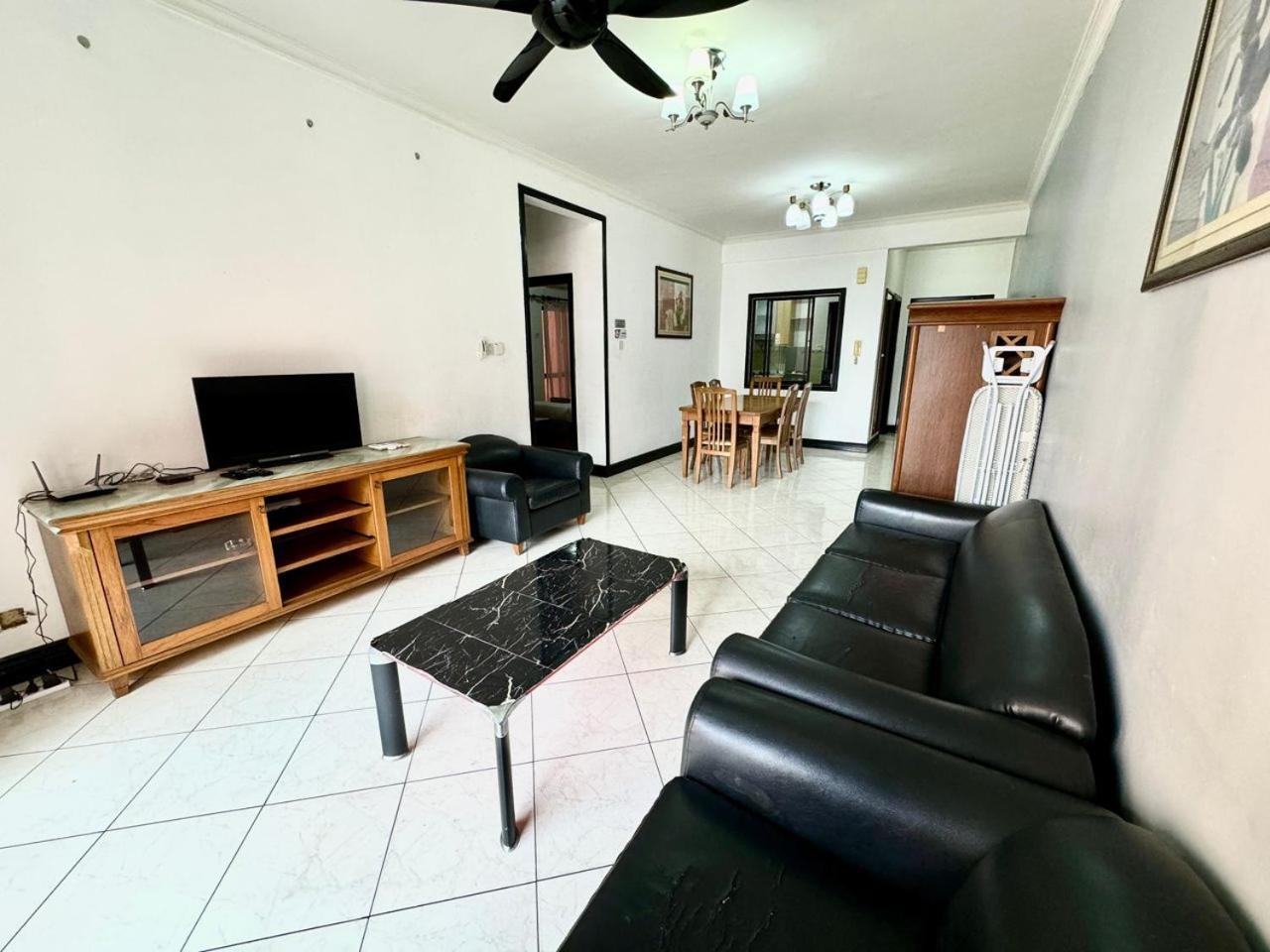 Marina Court Vacation Home 3 Bedrooms - Kota Kinabalu Exterior photo